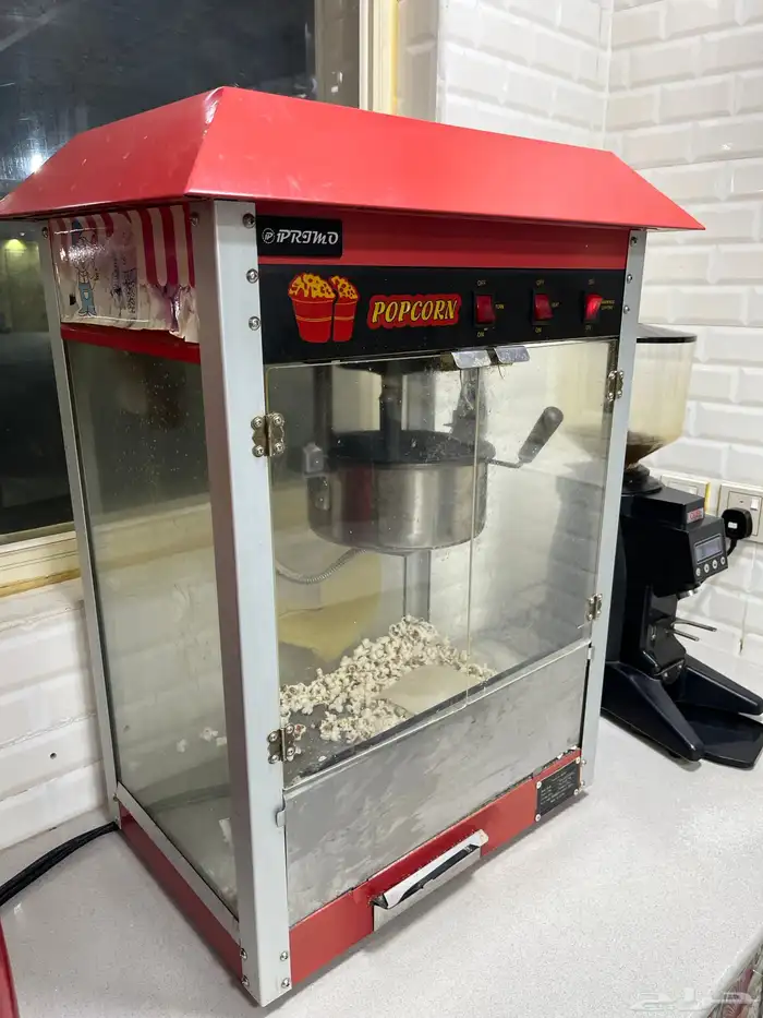 كوفي شوب للتقبيل على الشارع العام بالقوز 11