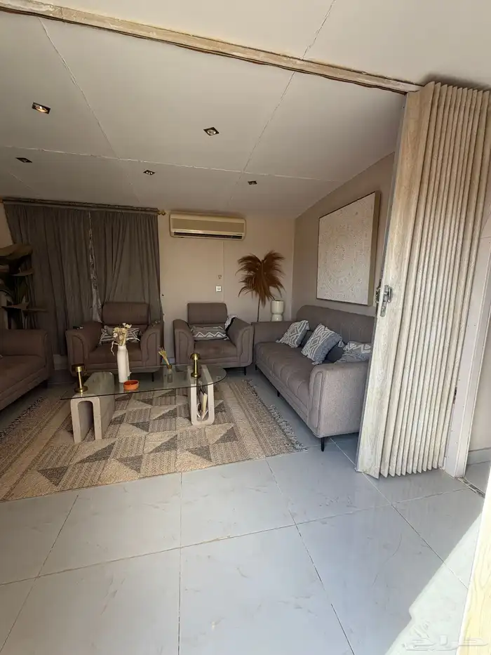 مخيم متكامل كرفان مساحتها 60 الف مسورة ماكينة 59