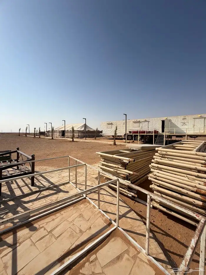 مخيم متكامل كرفان مساحتها 60 الف مسورة ماكينة 29