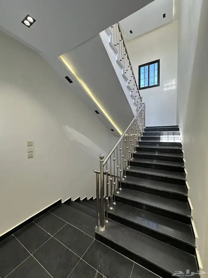 للبيع شقق علويه وارضيه مستقله تصميم مودرن-حي المعارض 580الف 5