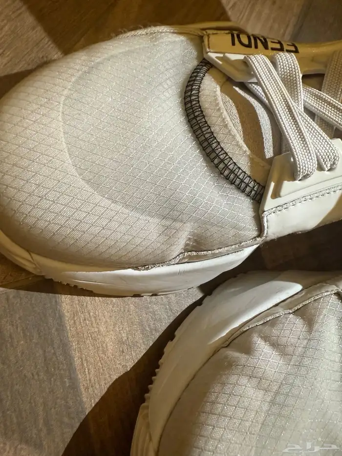 حذاء رياضي بتصميم من فنديFENDI 5