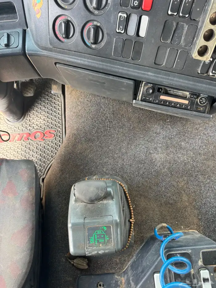 للبيع راس تريلا مرسيدس 2001 نظيف جدا جاهزة 13