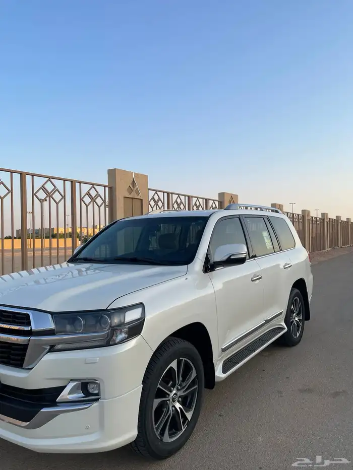 لاندكروزر GXR موديل 2020 تورينق فل كامل 1