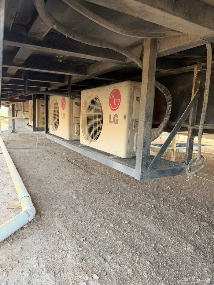 مخيم متكامل كرفان مساحتها 60 الف مسورة ماكينة 76