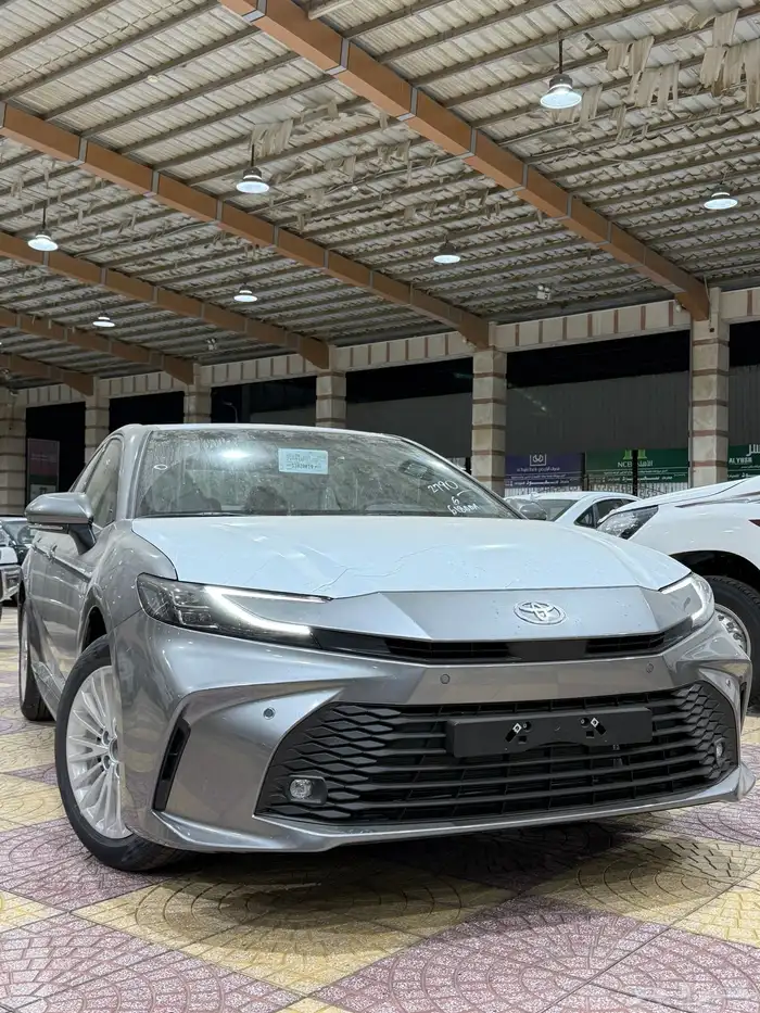 تايوتا كامري 2025 LE 9