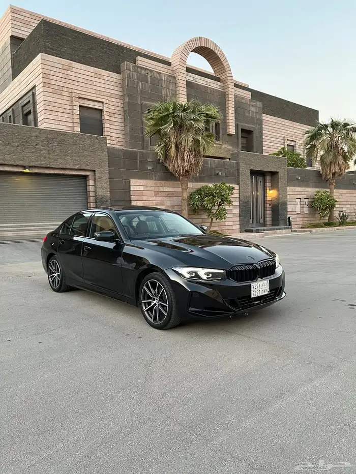 BMW 320i الفئه الثالثه 2023 4