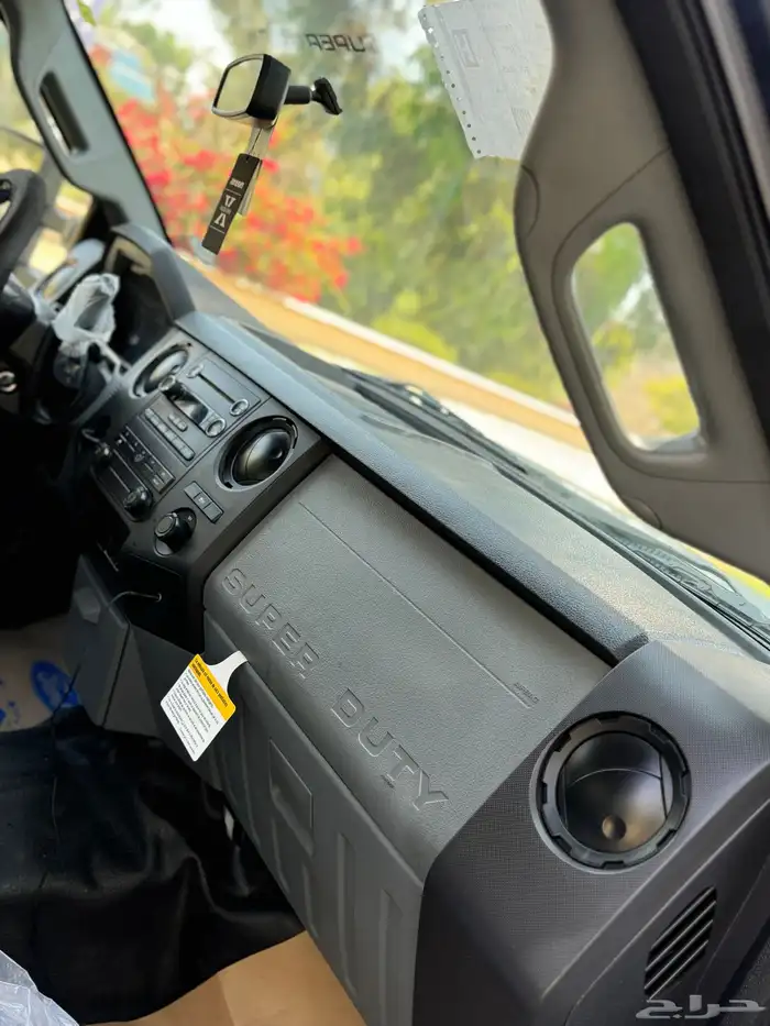 للبيع F350 موديل 2013 عداد100 الف كم 26