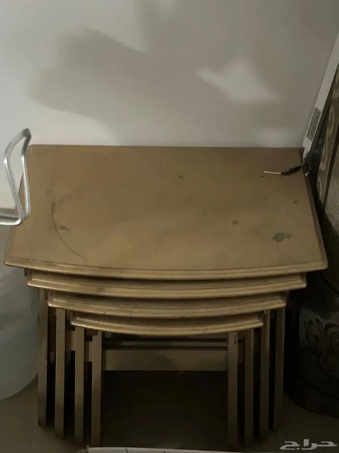طاولة ارضيه مع 4 خدمه   طاولات خدمه 4