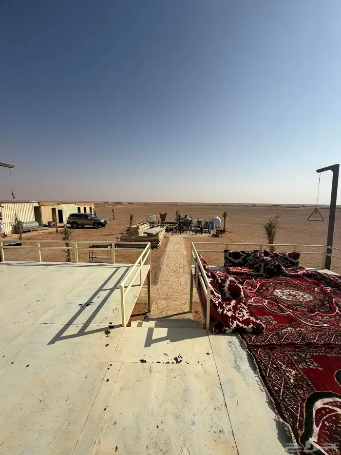 مخيم متكامل كرفان مساحتها 60 الف مسورة ماكينة 71