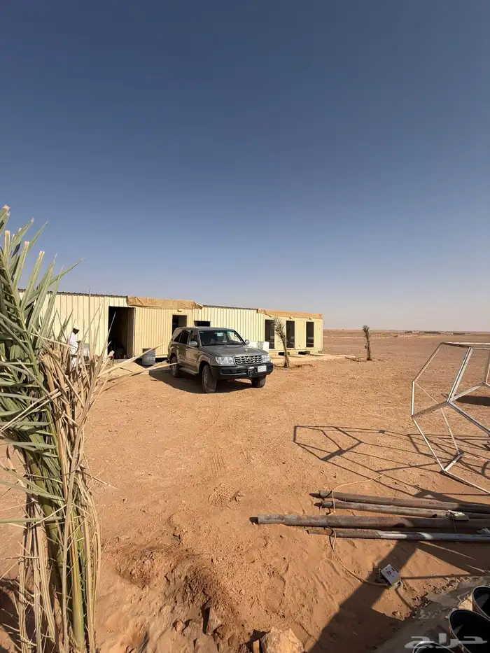 مخيم متكامل كرفان مساحتها 60 الف مسورة ماكينة 25