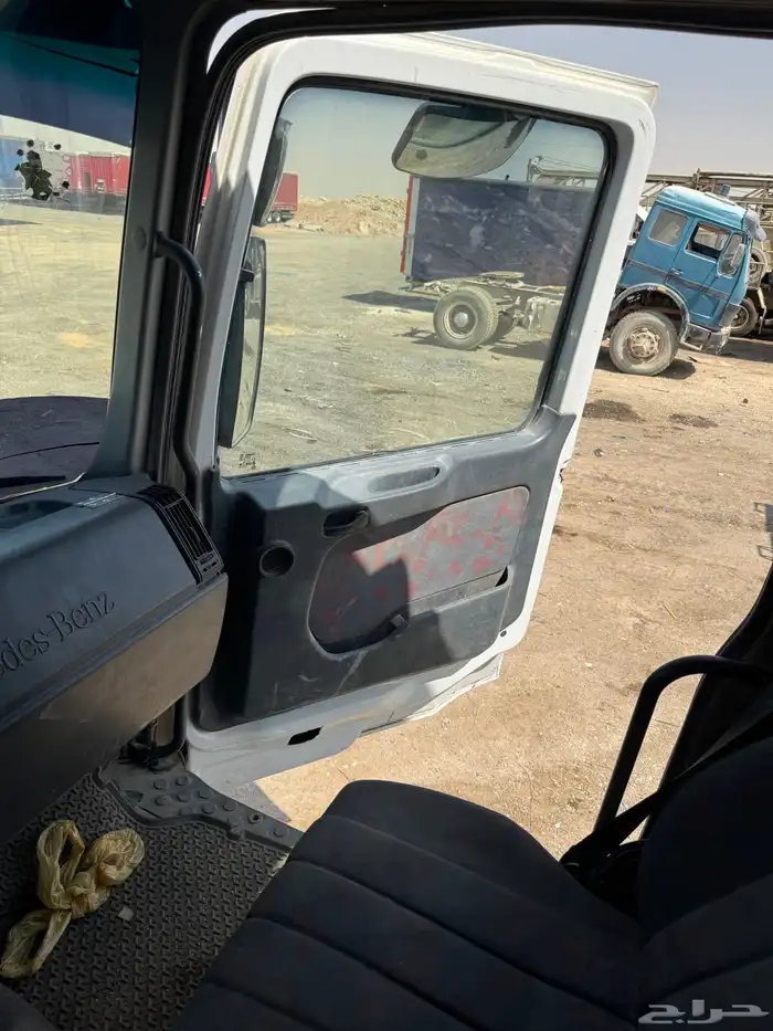 للبيع راس تريلا مرسيدس 2001 نظيف جدا جاهزة 17