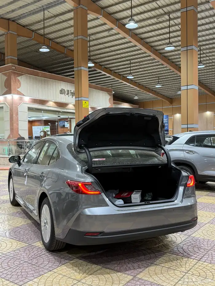 تايوتا كامري 2025 LE 20