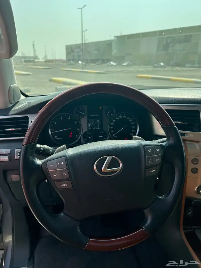 لكزس LX570 عداد قليل 14
