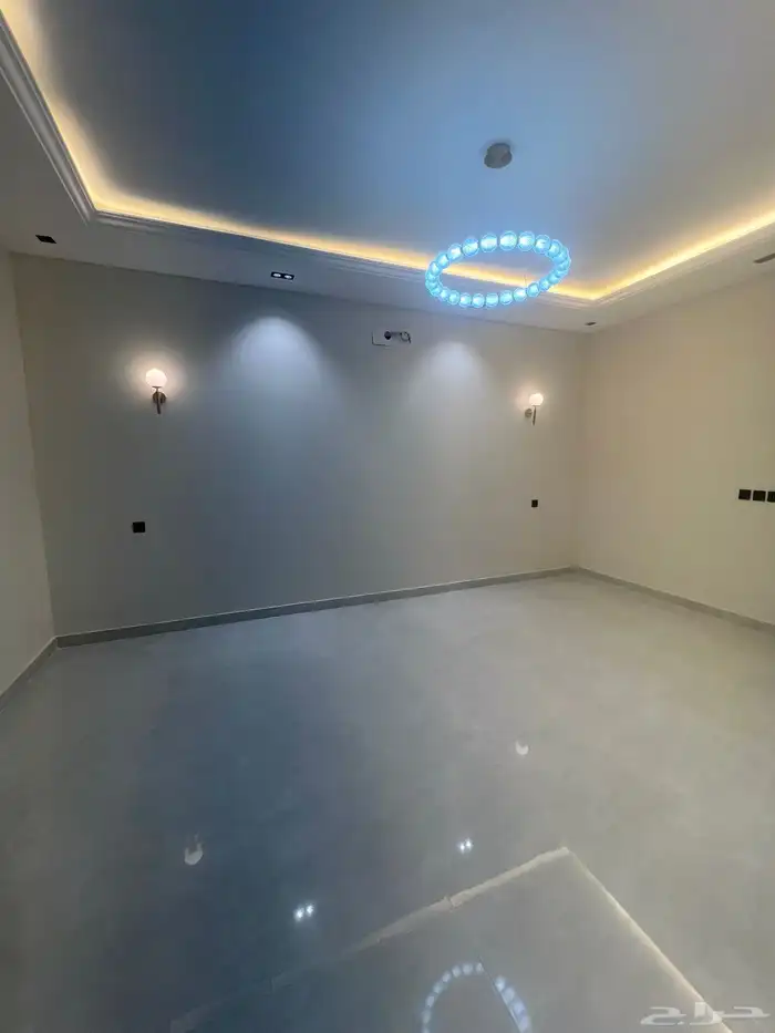للبيع ادوار ارضية فاخرة حي اليرموك 4