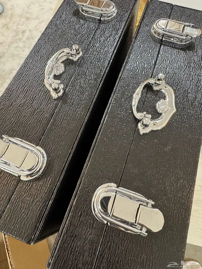 صندوق عرض مجوهرات فخم جلد أسود ومخمل داخلي   جديد 0