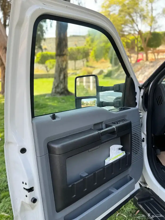 للبيع F350 موديل 2013 عداد100 الف كم 16