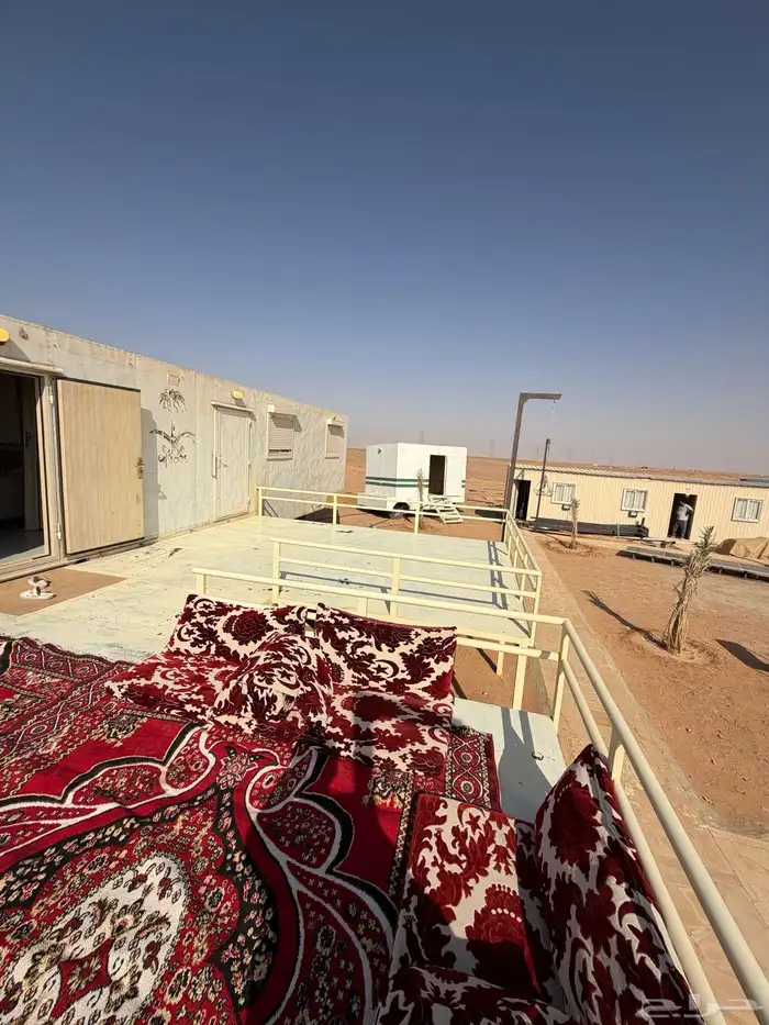 مخيم متكامل كرفان مساحتها 60 الف مسورة ماكينة 69