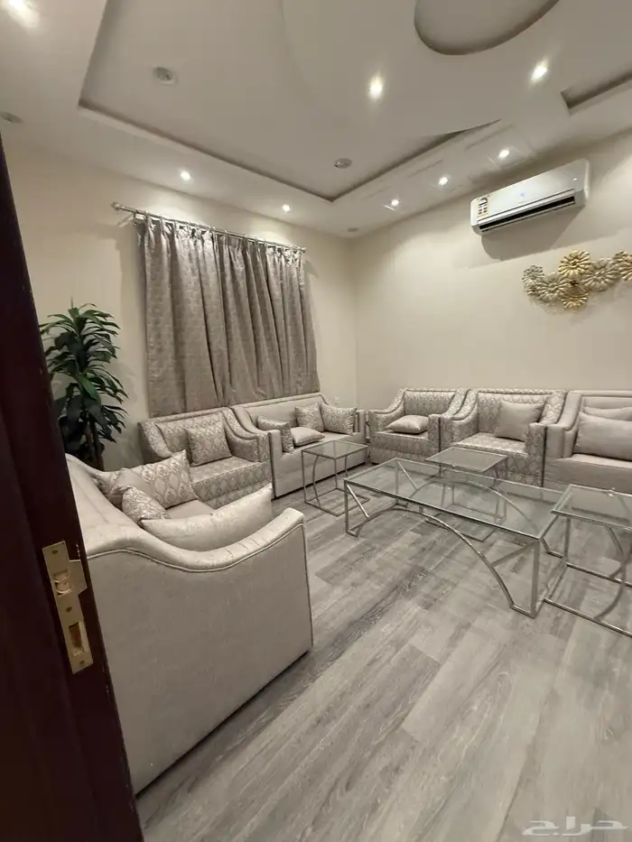 للبيع فله دور و3 شقق مساحة 450 في ظهرة لبن 9