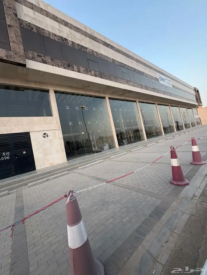 مكاتب ومحلات تجاريه للإيجار 1