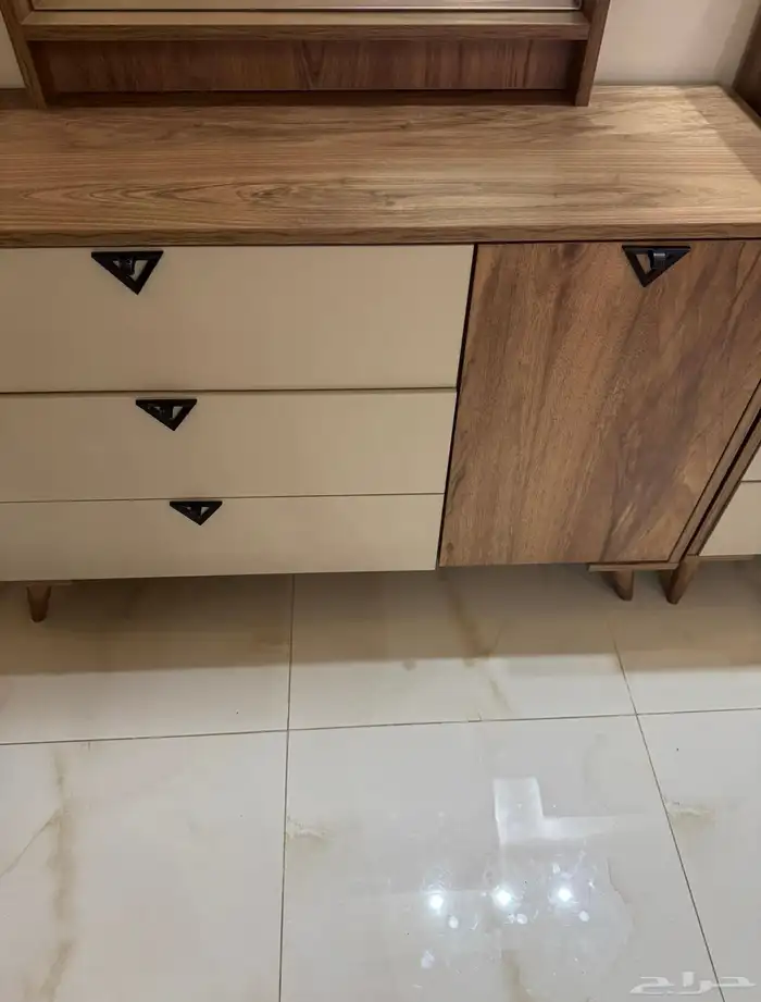 للبيع غرفة نوم خشب ماليزي شبه جديدة 4