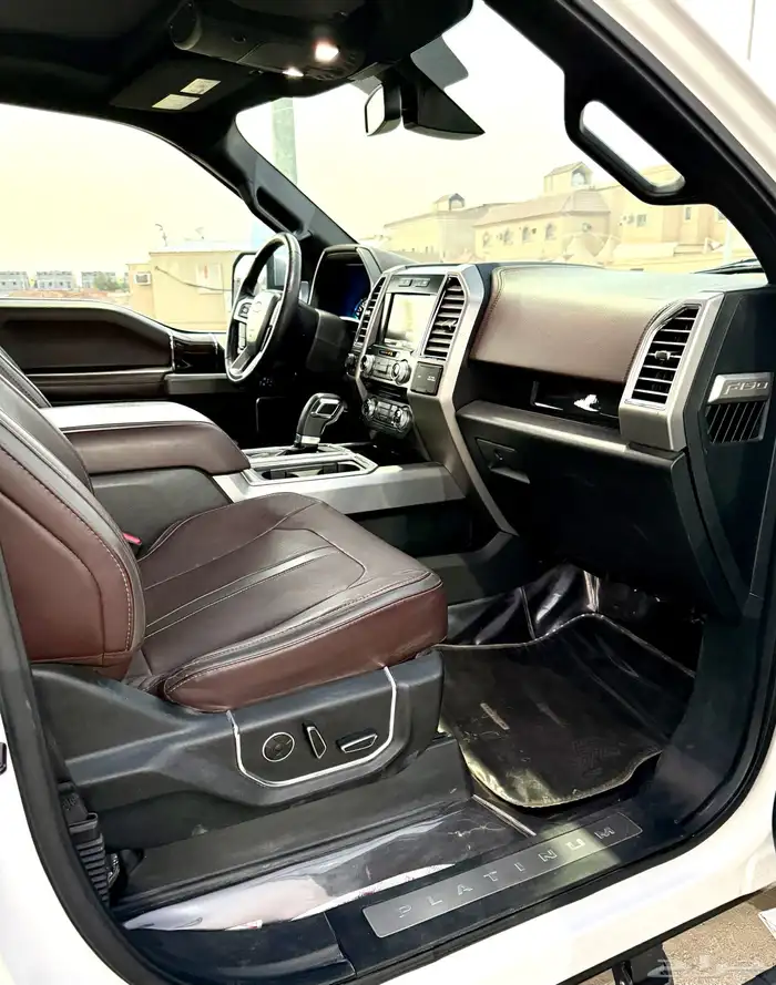 فورد F-150 بلاتنيوم مخزن شبة جديد 27