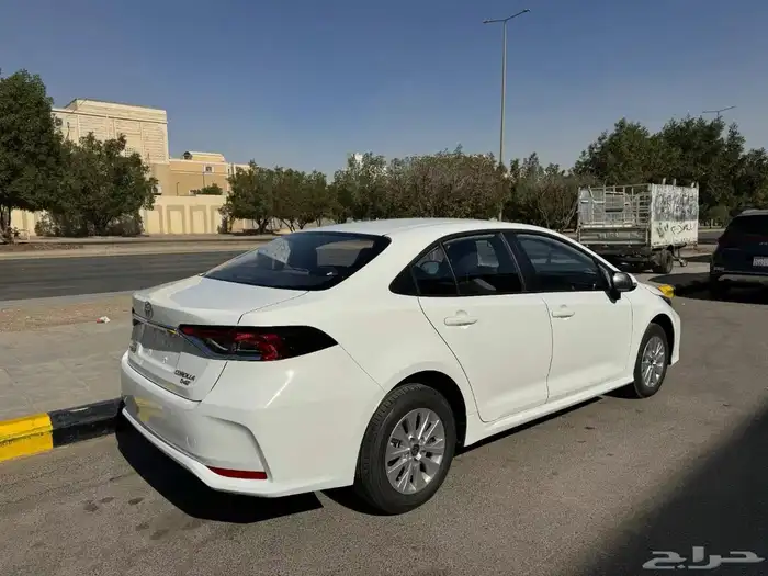 كورولا 2024 نص فل بنزين و هايبرد 1