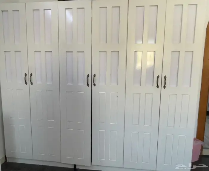 دولاب ملابس نظيف 0