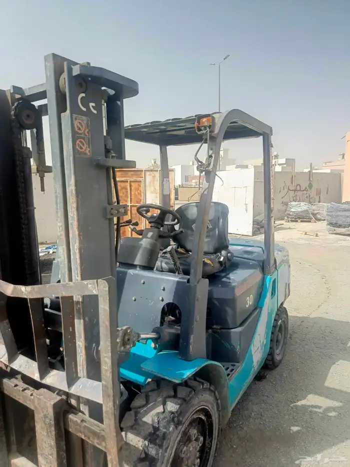 forkift available jaddah for rent daily weekly and monthly 5