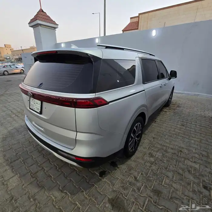 للبيع كرنفال ديزل 11 مقعد مكينة 2.2 تيربو 6