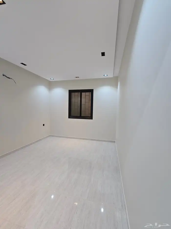 للبيع شقق ارضيه وارواف علويه شمال الراقى 33