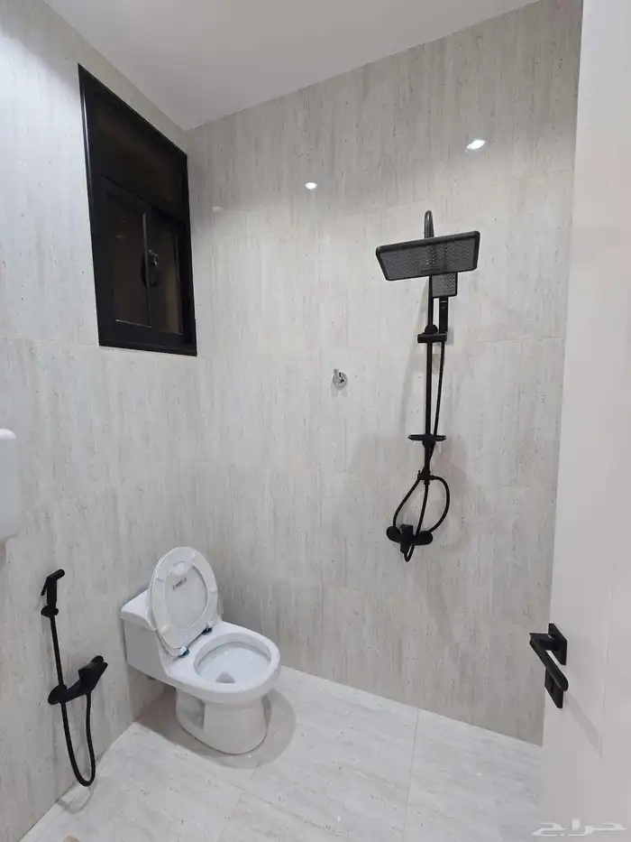 للبيع شقق ارضيه وارواف علويه شمال الراقى 23