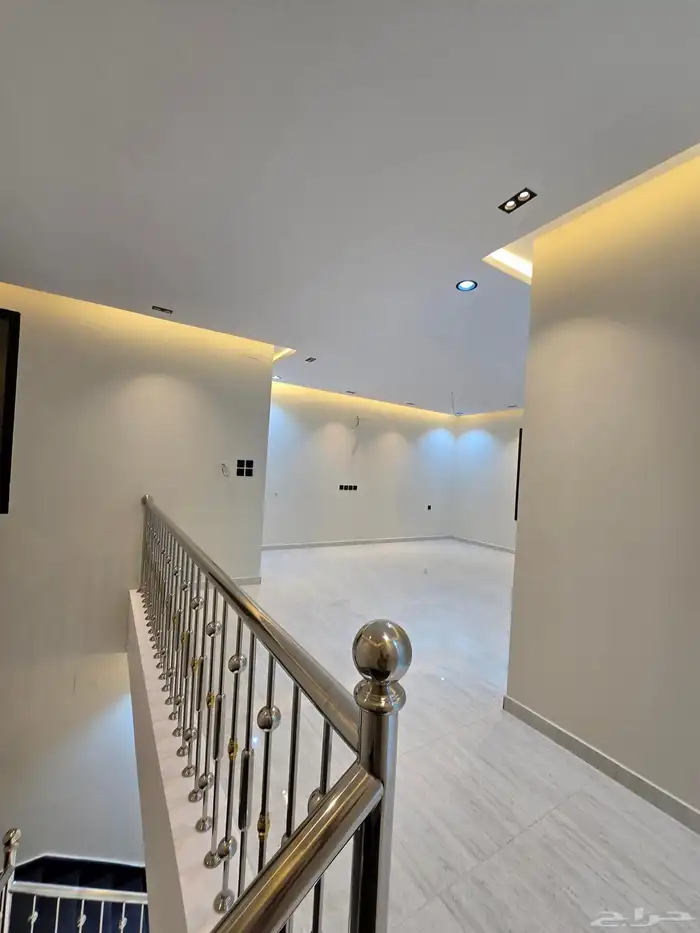 للبيع شقق ارضيه وارواف علويه شمال الراقى 36