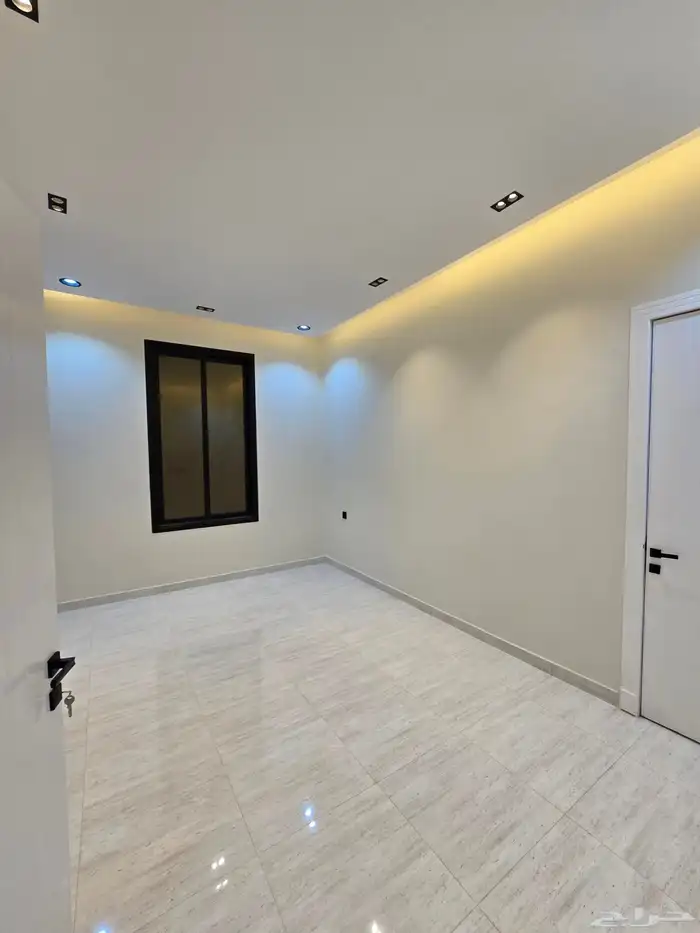 للبيع شقق ارضيه وارواف علويه شمال الراقى 5