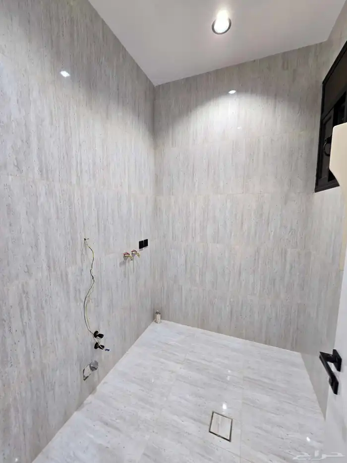 للبيع شقق ارضيه وارواف علويه شمال الراقى 43