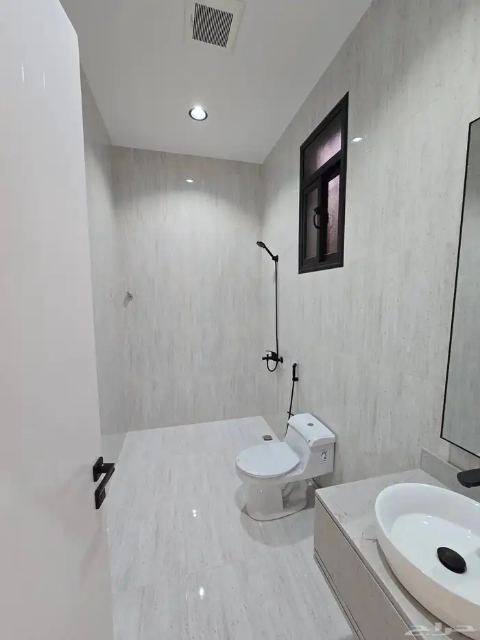 للبيع شقق ارضيه وارواف علويه شمال الراقى 45