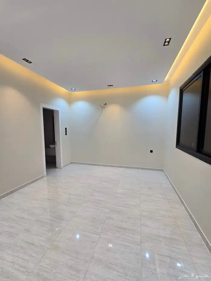 للبيع شقق ارضيه وارواف علويه شمال الراقى 44