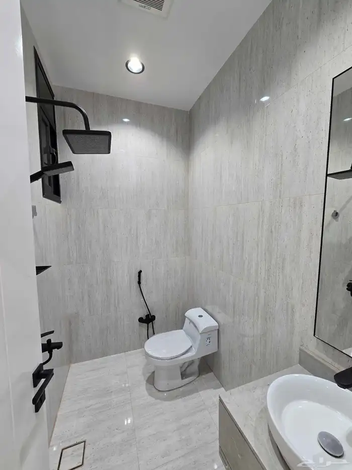 للبيع شقق ارضيه وارواف علويه شمال الراقى 28