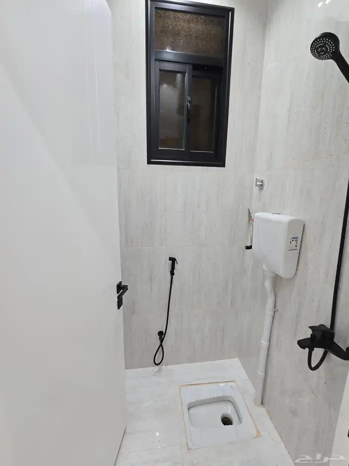 للبيع شقق ارضيه وارواف علويه شمال الراقى 42