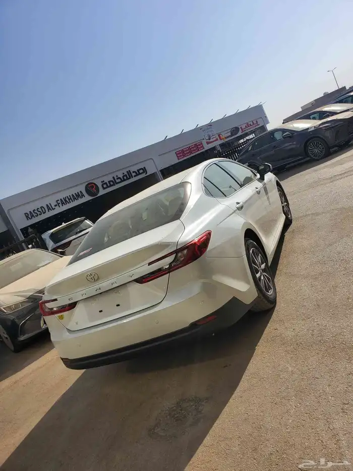 كامري 2025 E ستاندر أبيض 3