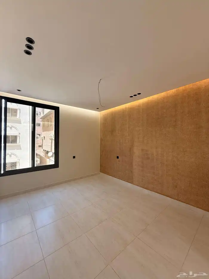 للمتميزين شقه في حي الروضه 4 غرف 5