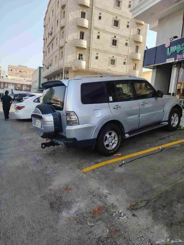 بسم الله الرحمن الرحيم وصل الجديد سيارة باجيرو موديل 200 0