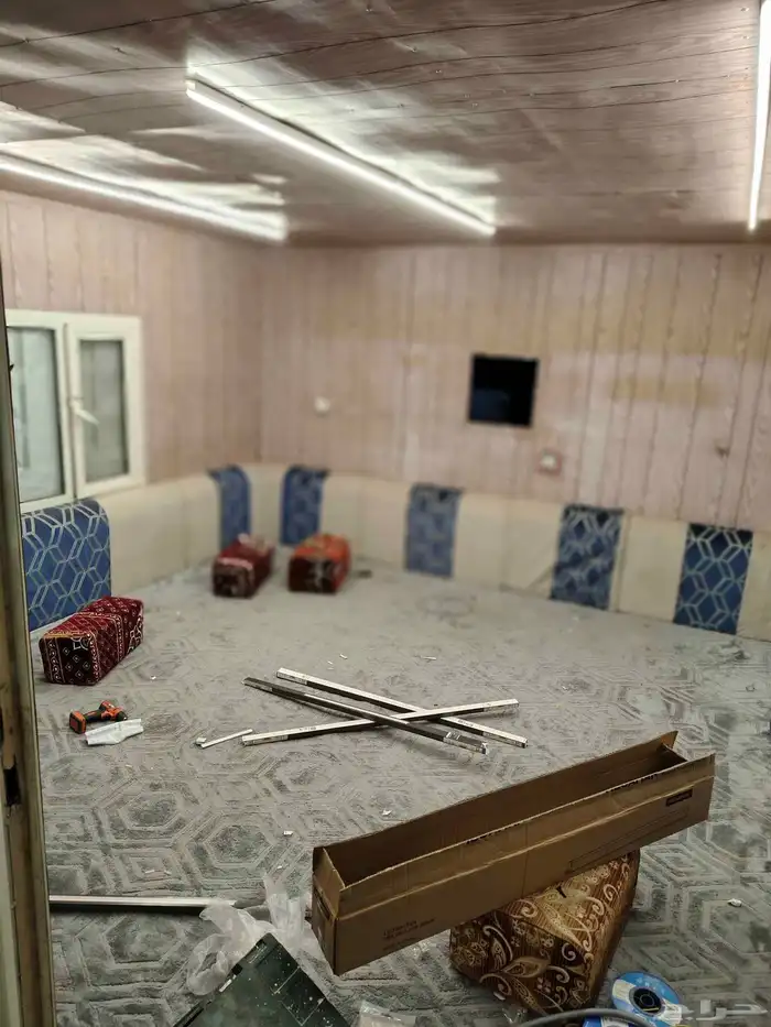 كرفان دكة بغرفتها للبيع مزودة بالطاقة الشمسية 22 شامل طاقتها 8