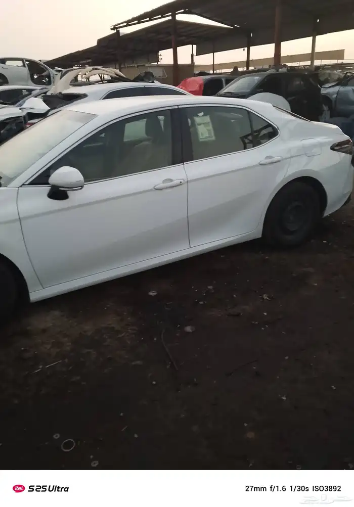 كامري 2023 تشليح قطع غيار فقط ابيض ساده لون السياره 6