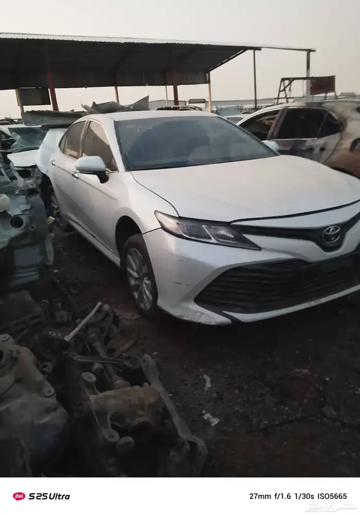 كامري 2023 تشليح قطع غيار فقط ابيض ساده لون السياره 1