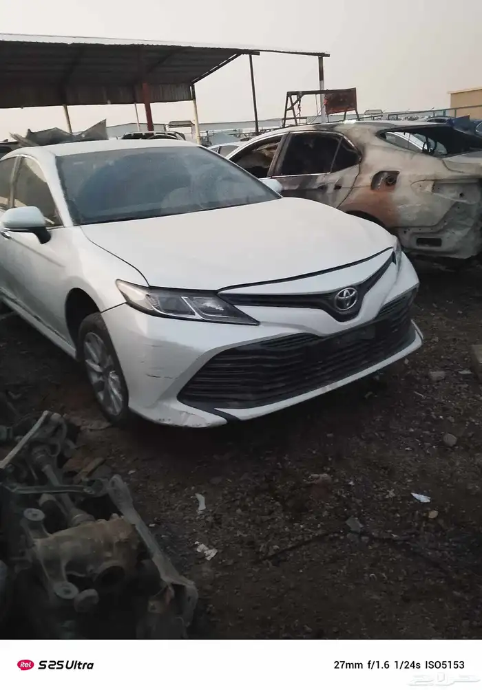 كامري 2023 تشليح قطع غيار فقط ابيض ساده لون السياره 2