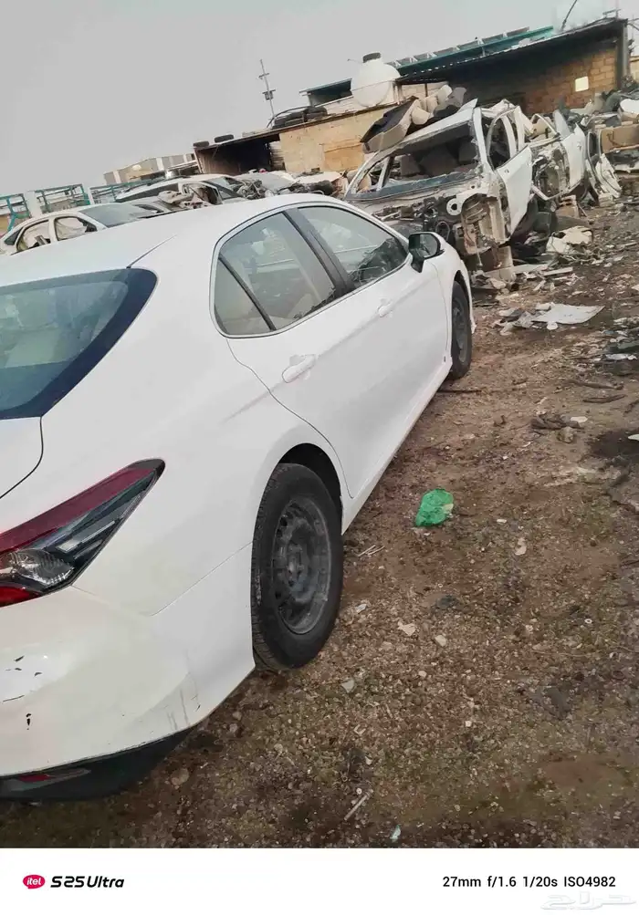 كامري 2023 تشليح قطع غيار فقط ابيض ساده لون السياره 5
