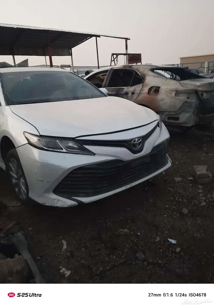 كامري 2023 تشليح قطع غيار فقط ابيض ساده لون السياره 0