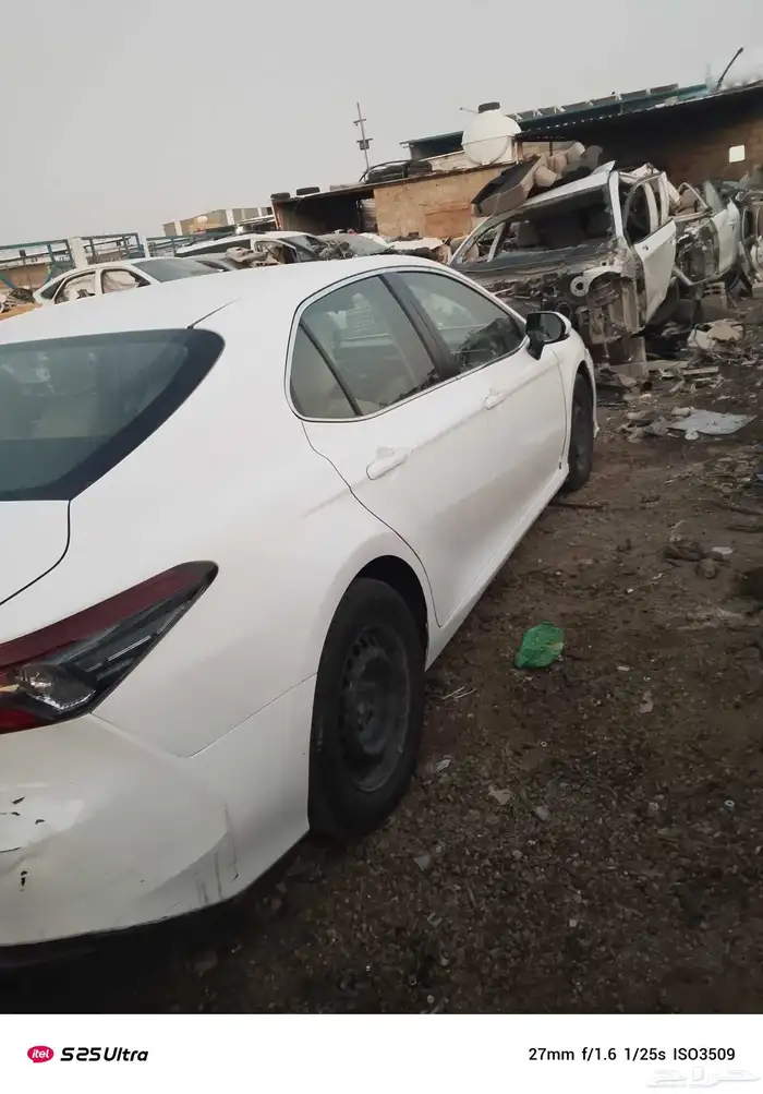 كامري 2023 تشليح قطع غيار فقط ابيض ساده لون السياره 4