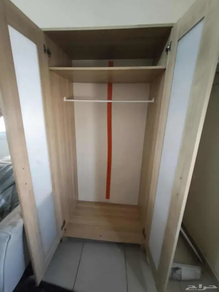 اثاث للبيع غرفه نوع كامله عدا الدولاب و 2 سرير اطفال و دولاب 4