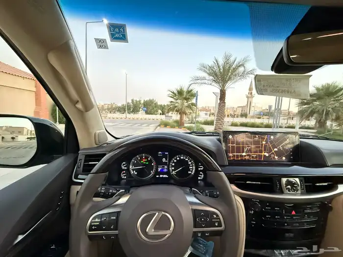 لكزس LX570 فل كامل 2019 الحد 250 الف 31